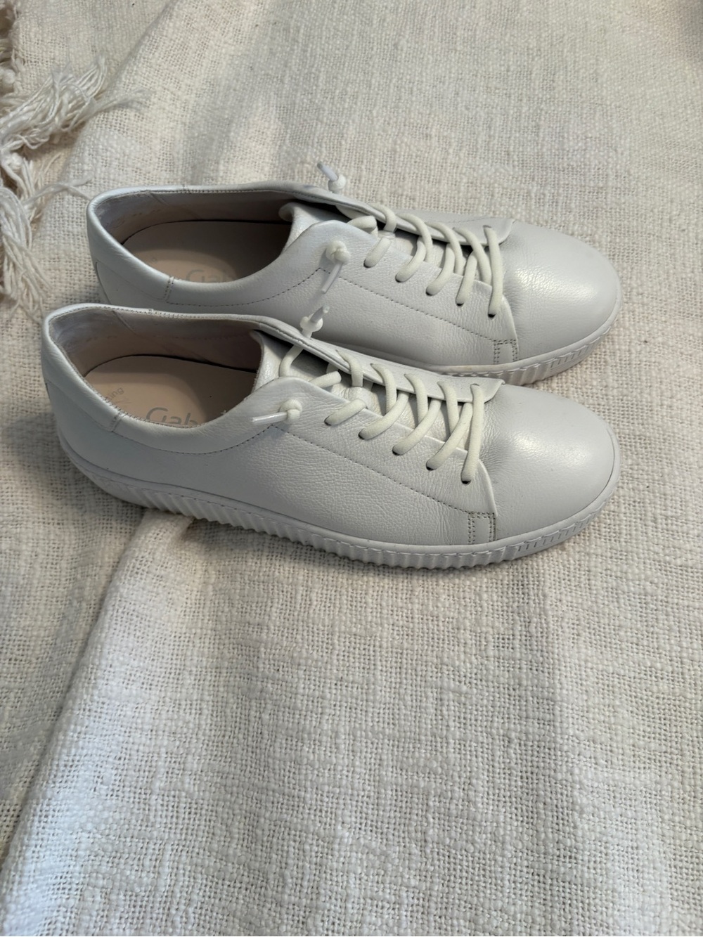 Gabor Women’s White Low-Top Leather Sneakers size 8